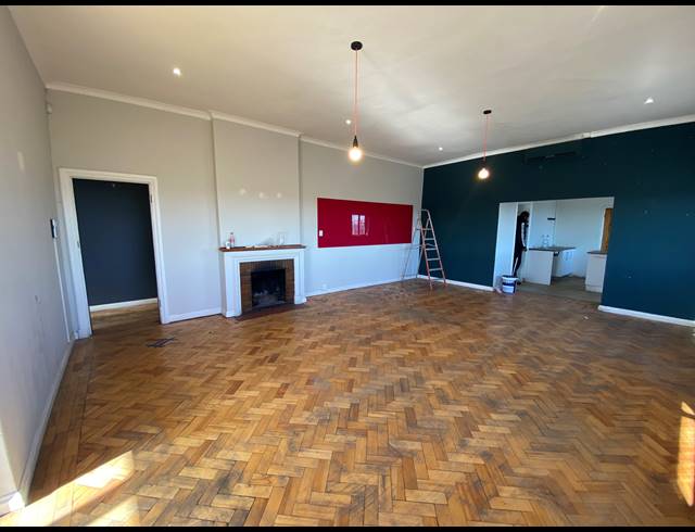 176M² OFFICE TO LET IN PAARDEN EILAND
